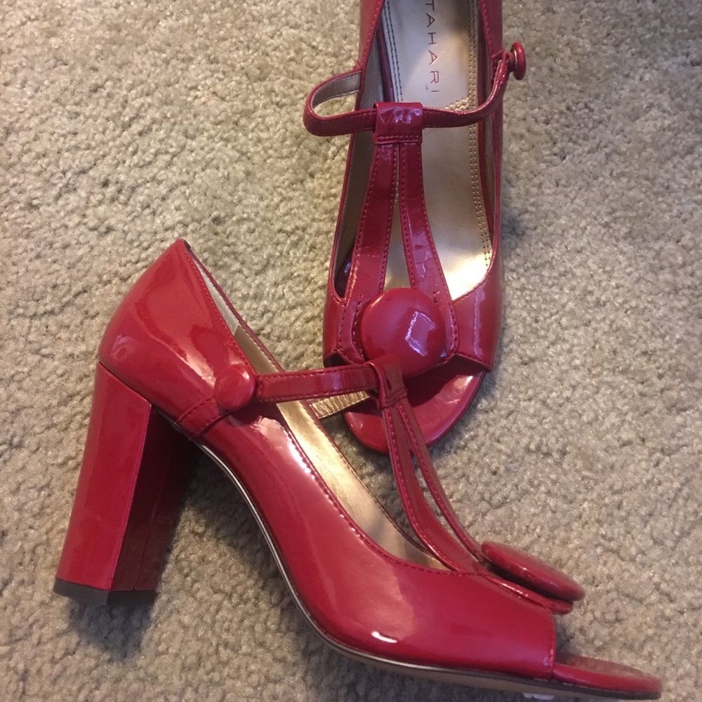 Red Tahari peep toe heel